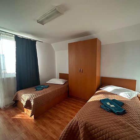 Cazare Arges Mall Piteşti Esterno foto