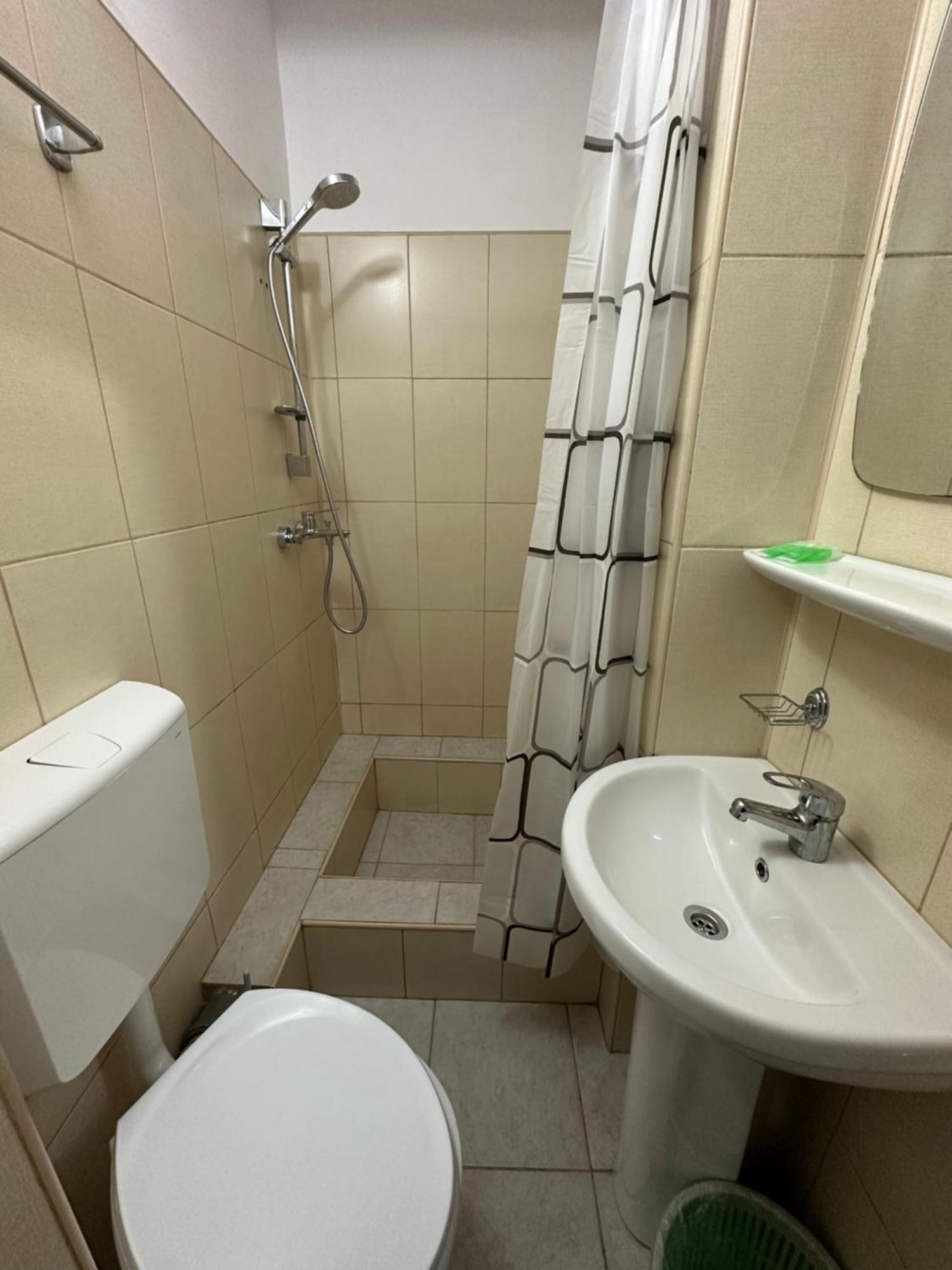 Cazare Arges Mall Piteşti Esterno foto